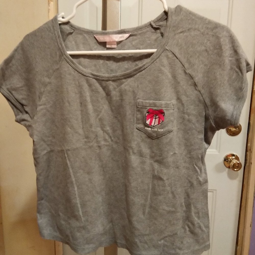 VICTORIA SECRET GRAY SHIRT